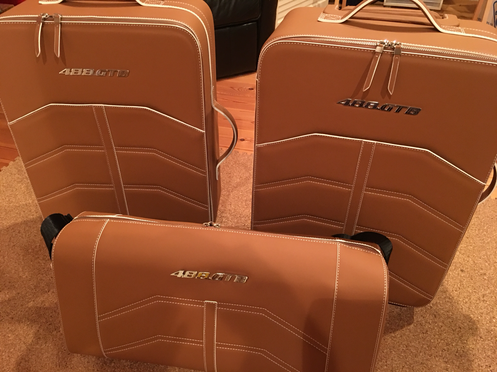☆FERRARI フェラーリ 488 GTB 純正 本革 バッグ スーツケース